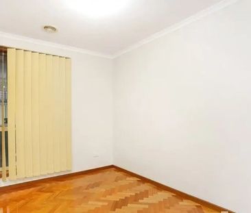 SPACIOUS FAMILY HOME - Photo 4