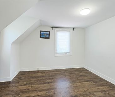 For Lease - 3927 Bloor Street, Toronto, Ontario - Photo 2