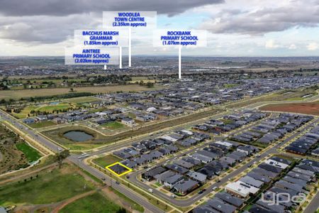 PRIME LOCATION - Photo 3