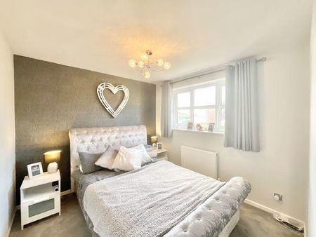 4 bedroom detached house to rent - Photo 5