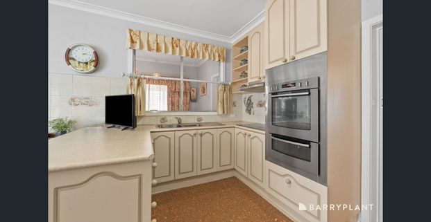 Lovingly maintained brick veneer residence ready for rent for the first time . - Photo 1