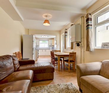 6 bedroom house to rent - Photo 2