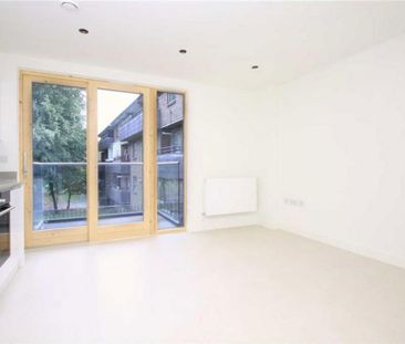 Studio to rent - Photo 1