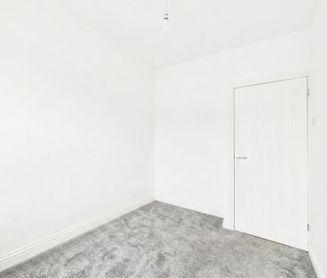 2 bedroom end of terrace house to rent - Photo 1