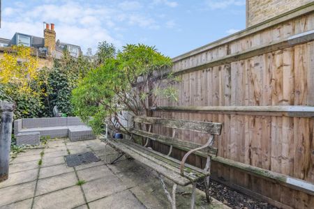 2 bedroom maisonette to rent - Photo 2