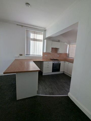 3 bedroom terraced house to rent - Photo 2