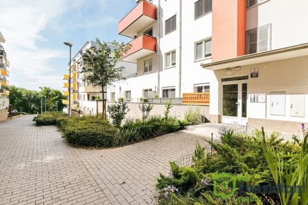 Pronájem bytu 1+kk s balkonem v Brně Žebětíně - Fotografie 4