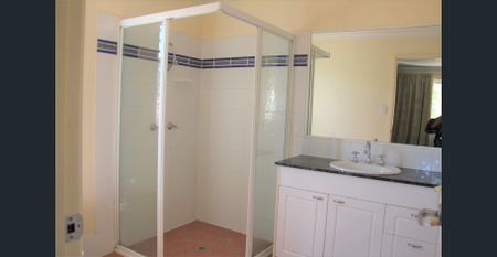 Perfect Family Home in Sunnybank Hills - Photo 2