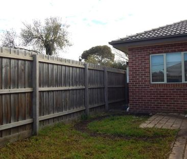 Neat Two Bedroom with Modern Conveniences! - Photo 6