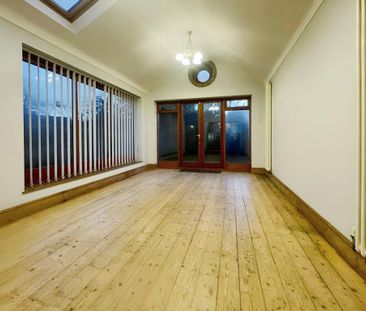 4 bedroom semi-detached house to rent - Photo 3