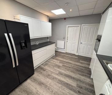 High Street, Sheffield, Swallownest - Photo 6