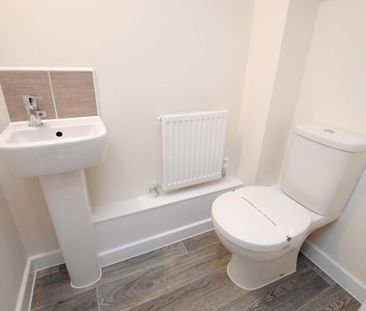 3 bedroom end of terrace house to rent - Photo 5