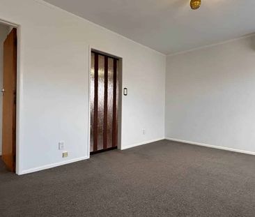 Adorable 2 bedroom home in Mt Wellington - Photo 1