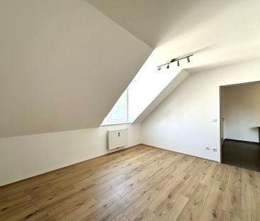 Sehr helle, gepflegte 2-Zimmer-Wohnung mit neuer Tischlerküche und ... - Photo 5