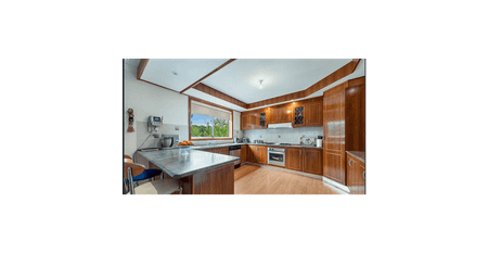 Well-Maintained Family Home in Roxburgh Park - Photo 5