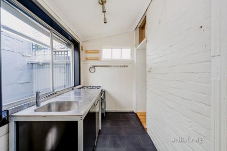 2 Bed, 1 Bath - Photo 5