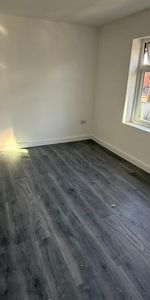 Flat - High Street, ROWLEY REGIS, B65 0DR - Photo 4