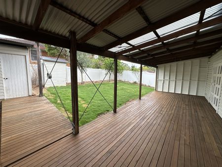 Renovated 3 Large Bedroom Home + Sleepout - Photo 2