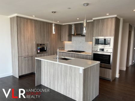 Condo in Burnaby, BC - Photo 2