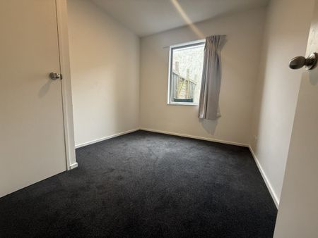 Spacious 5 Bedroom Home in Addington - Photo 4