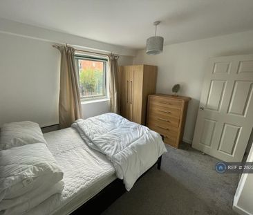 2 bedroom flat to rent - Photo 2