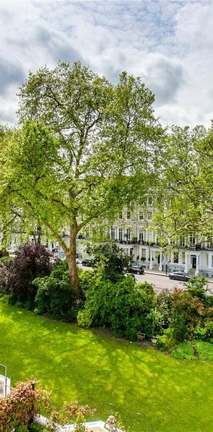 2 bedroom flat in South Kensington - Photo 1