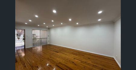 NEWLY RENOVATED TOWNHOUSE - Photo 2