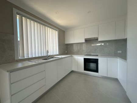 Lifestyle Living Steps from Shops, Cafés & the Foreshore - Photo 5