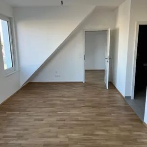 Attraktive 2-Zimmer Dachgeschosswohnung mit Terrasse nahe U1 - Foto 3