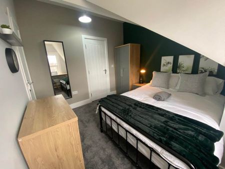 Beechwood Crescent (room 4), Burley, Leeds - Photo 3