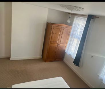 Room in a Shared House, Priory Road, CR0 - Photo 6