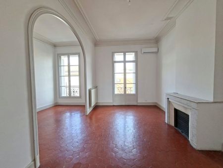 Location - Appartement T5 de 144 m² avec deux balcons et cave - Proche de la Gare - Photo 2