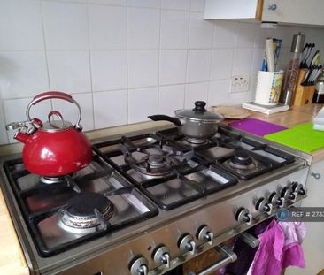 1 bedroom in a house share to rent - Photo 4