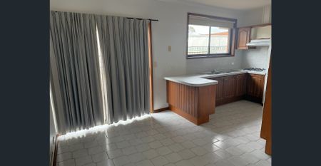 Low Maintenance, good size unit! - Photo 3