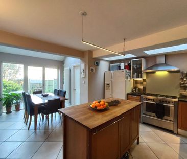 4 Bed Semi-Detached House, Woodville Road, CR7 - Photo 2