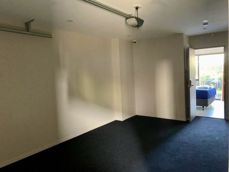 Rent this Lovely Home in Sandringham - Photo 3