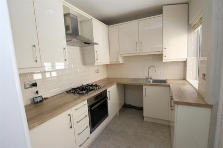 2 bedroom terraced house to rent - Photo 2