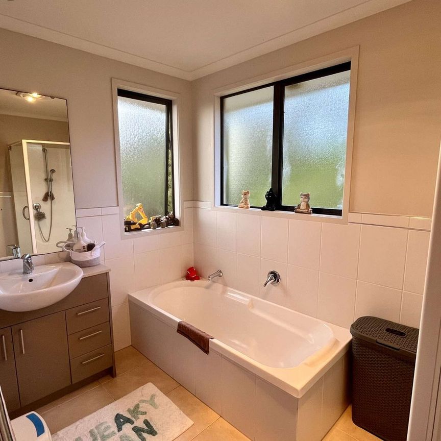 50 Greenbough Lane, Greenhithe - Photo 1