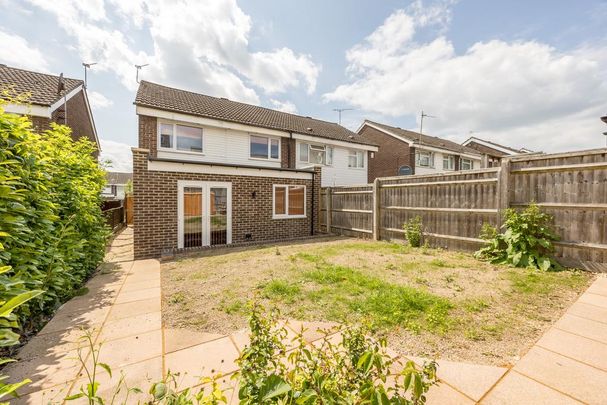 1 bedroom in a house share to rent - Photo 1