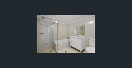 Spacious Apartment with Stunning Views in the Heart of Balgowlah - Photo 4