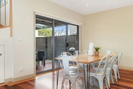 Modern Family Townhouse close to the Beach - Photo 4
