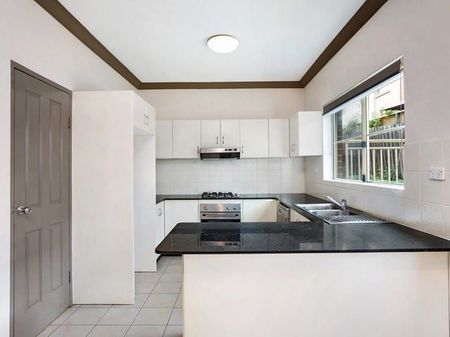 Spacious & Modern Double Storey Townhouse - Photo 3