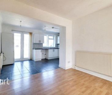 4 bedroom terraced house to rent - Photo 2