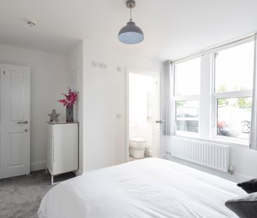 Mordern En-suite near amazon & key employers - Photo 1