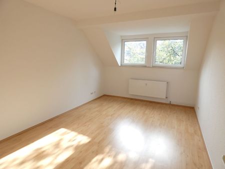 *** Viiiiel Platz! 5 Zimmer-Wohnung mit eigenem Gartenanteil!**** - Photo 2
