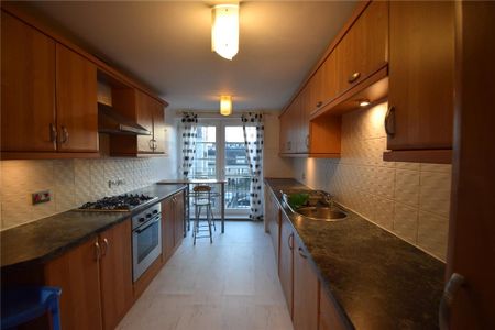 3 bedroom flat to rent - Photo 5