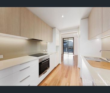 Two Bedroom Apartment in Prime Location - Photo 4