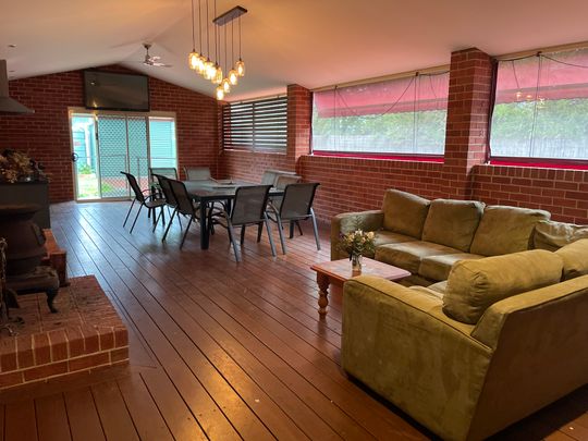 Spacious Family Home In A Quiet Neighborhood - Photo 1