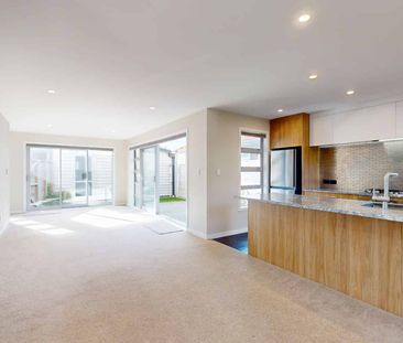 Modern & Low-Maintenance Living in Waterloo !!! - Photo 3