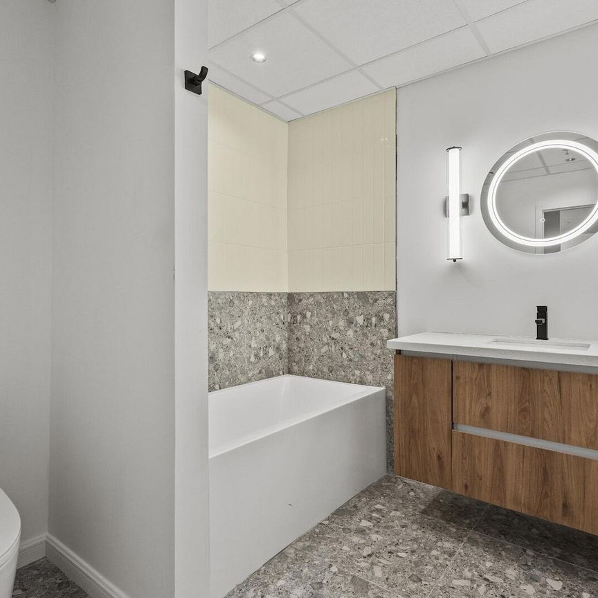 230 Boulevard Harwood - Photo 1